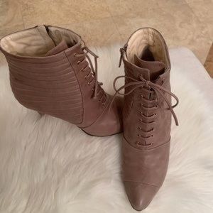 ANKLE HIGH HEAL LEATHER BOTTIES  BEIGE